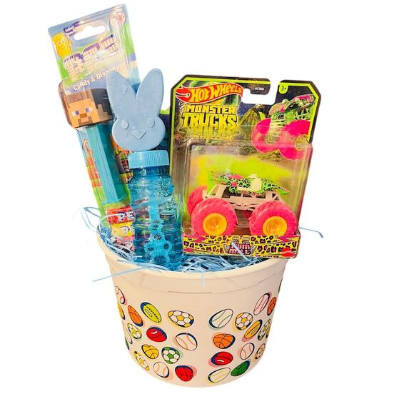 Minecraft bundle preschool throw 40  50 soft and adorable a Pez candy dispenser - Picture 1 of 5